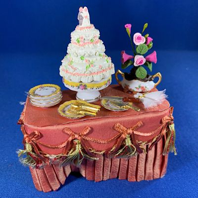 Rose Table with Wedding Cake